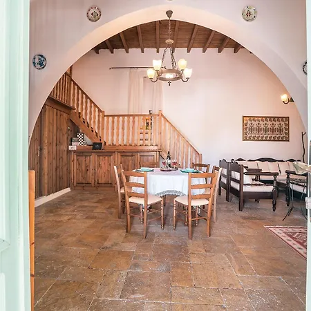 Fedra's Traditional House Holiday home *